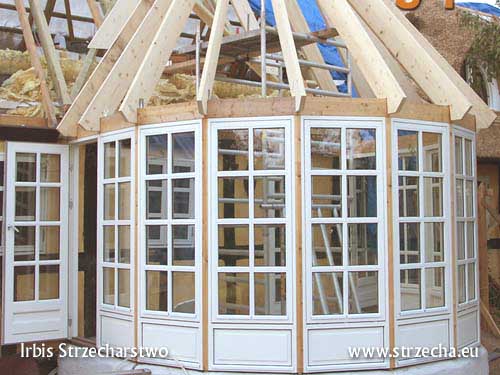 Strzecha, dach z trzciny: modernizacja domu, dobudowa ogrodu zimowego, wykonanie konstrukcji dachu