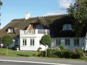 strzecha, dach z trzciny na posiadłości rodziny królewskiej w Danii