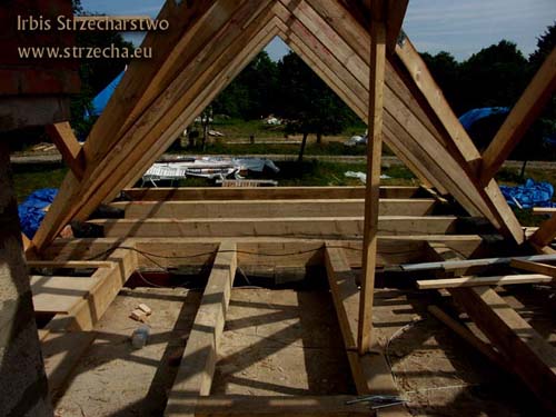 Irbis Strzecharstwo: drewniana konstrukcja dachu i stropu