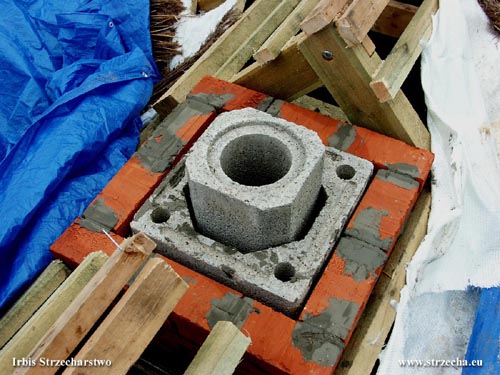 Irbis Strzecharstwo: komin systemowy z obudową przejścia przez pokrycie - dla dachu trzcinowego Irbis