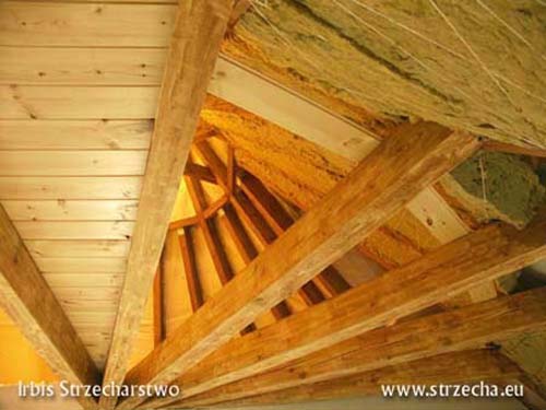 Strzecha, dach trzcinowy: konstrukcja drewniana wewnątrz i ocieplenie w systemie Polfibra