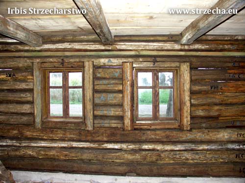 Zabytkowa chata drewniana - izba mieszkalna przed renowacją